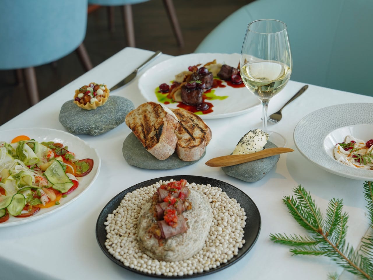 The Ultimate Guide to Food and Wine Pairing: Expert Tips, Classic Matches, and Flavor Harmony