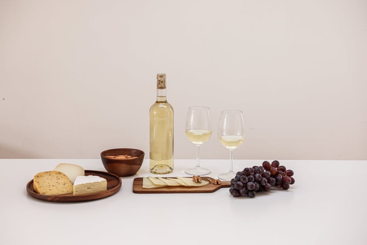 The Ultimate Guide to Food and Wine Pairing: Expert Tips, Classic Matches, and Flavor Harmony